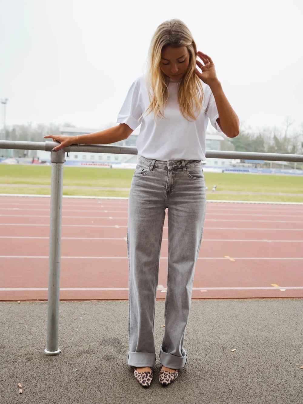High-Rise Straight Leg Jeans — Light Gray ' Seba'